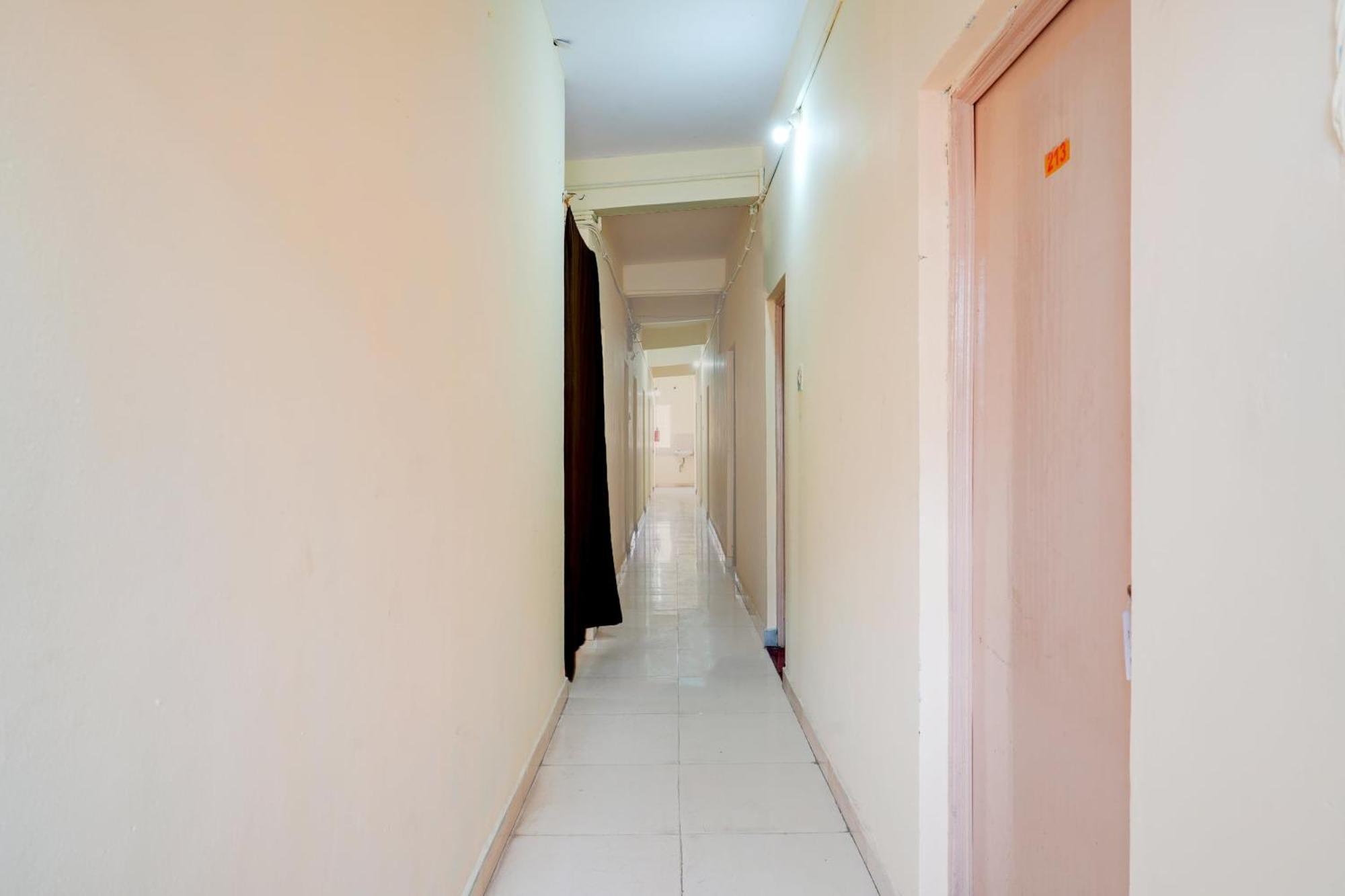 Super Townhouse Marathahalli Near Klm Fashion Mall バンガロール エクステリア 写真