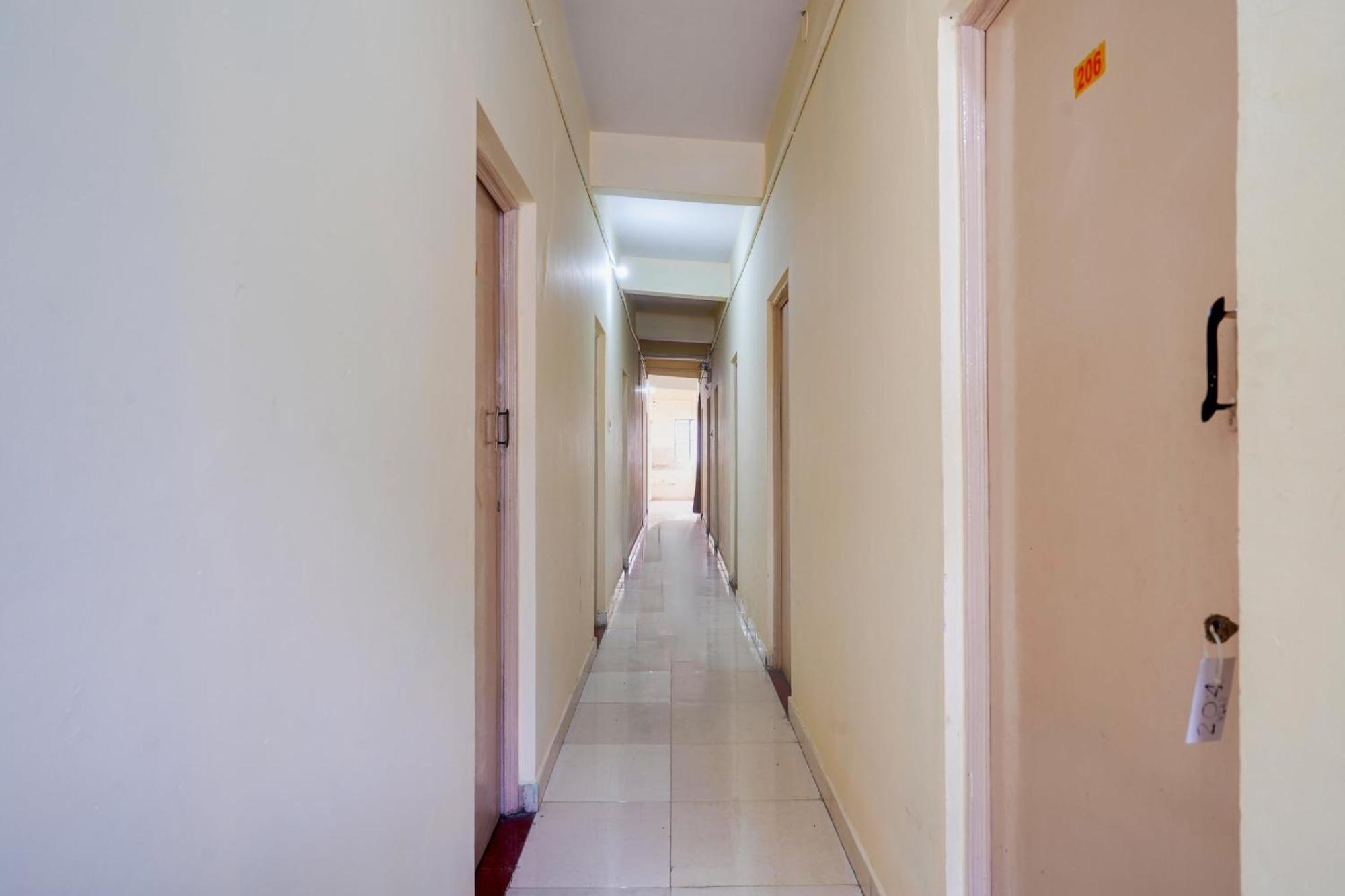 Super Townhouse Marathahalli Near Klm Fashion Mall バンガロール エクステリア 写真